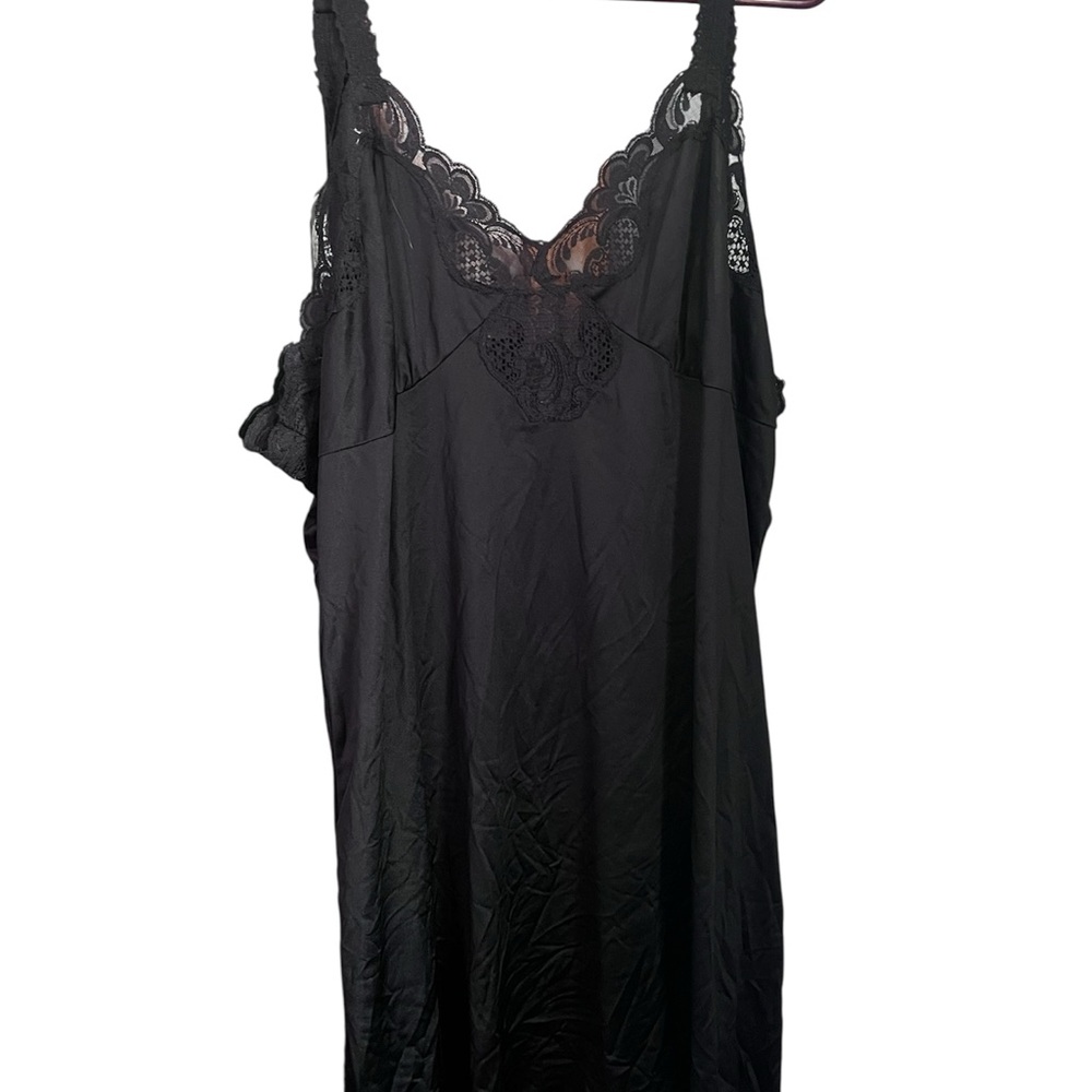Chic Black Lace Nightgown